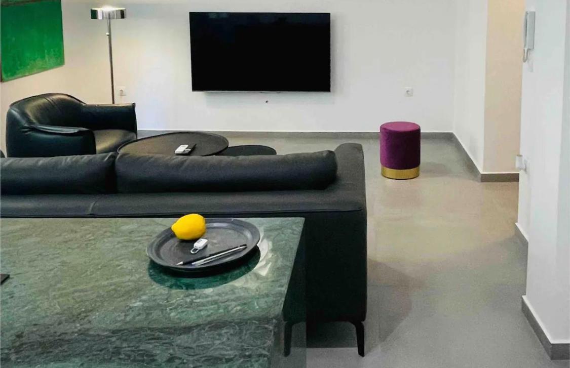 3 Bedroom New Modern Flat In The Heart Of *