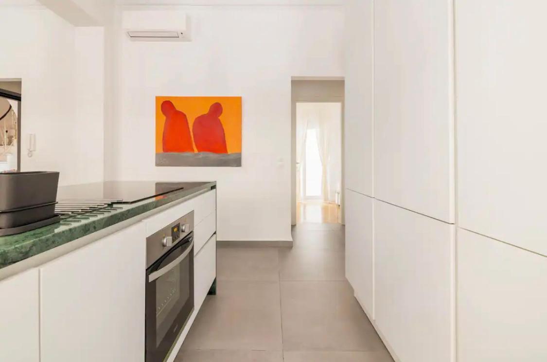 3 Bedroom New Modern Flat In The Heart Of Atény
