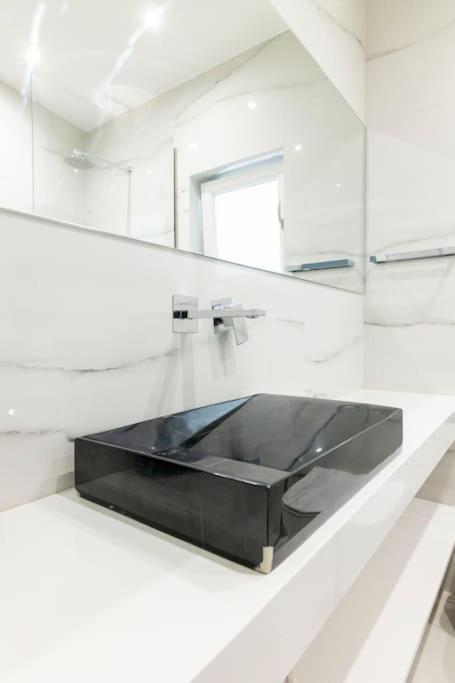 3 Bedroom New Modern Flat In The Heart Of Apartmán