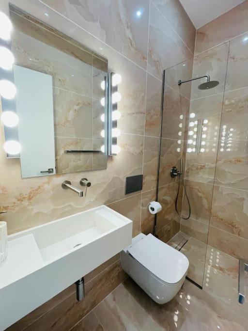 3 Bedroom New Modern Flat In The Heart Of * Athens
