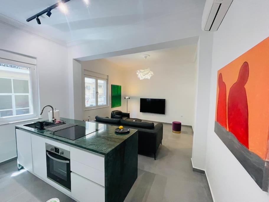 3 Bedroom New Modern Flat In The Heart Of Apartment Athens