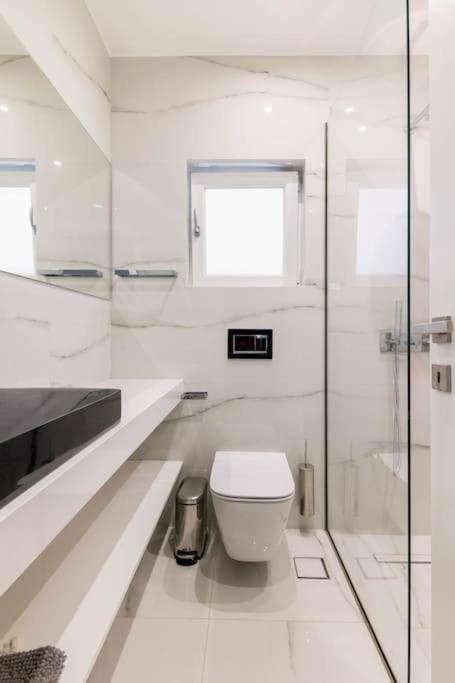 3 Bedroom New Modern Flat In The Heart Of Apartment