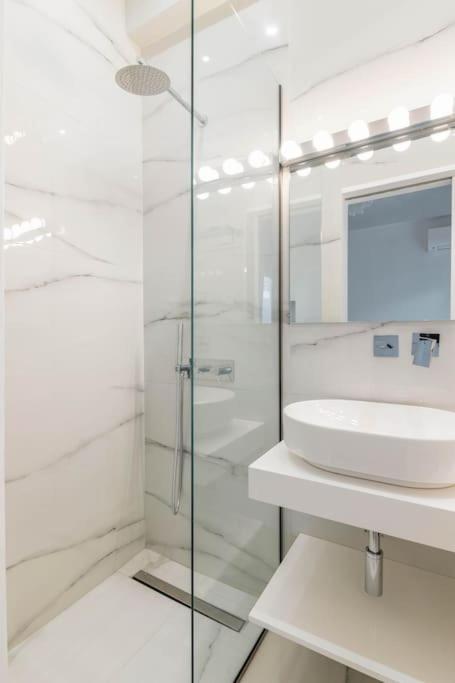 3 Bedroom New Modern Flat In The Heart Of * Athens