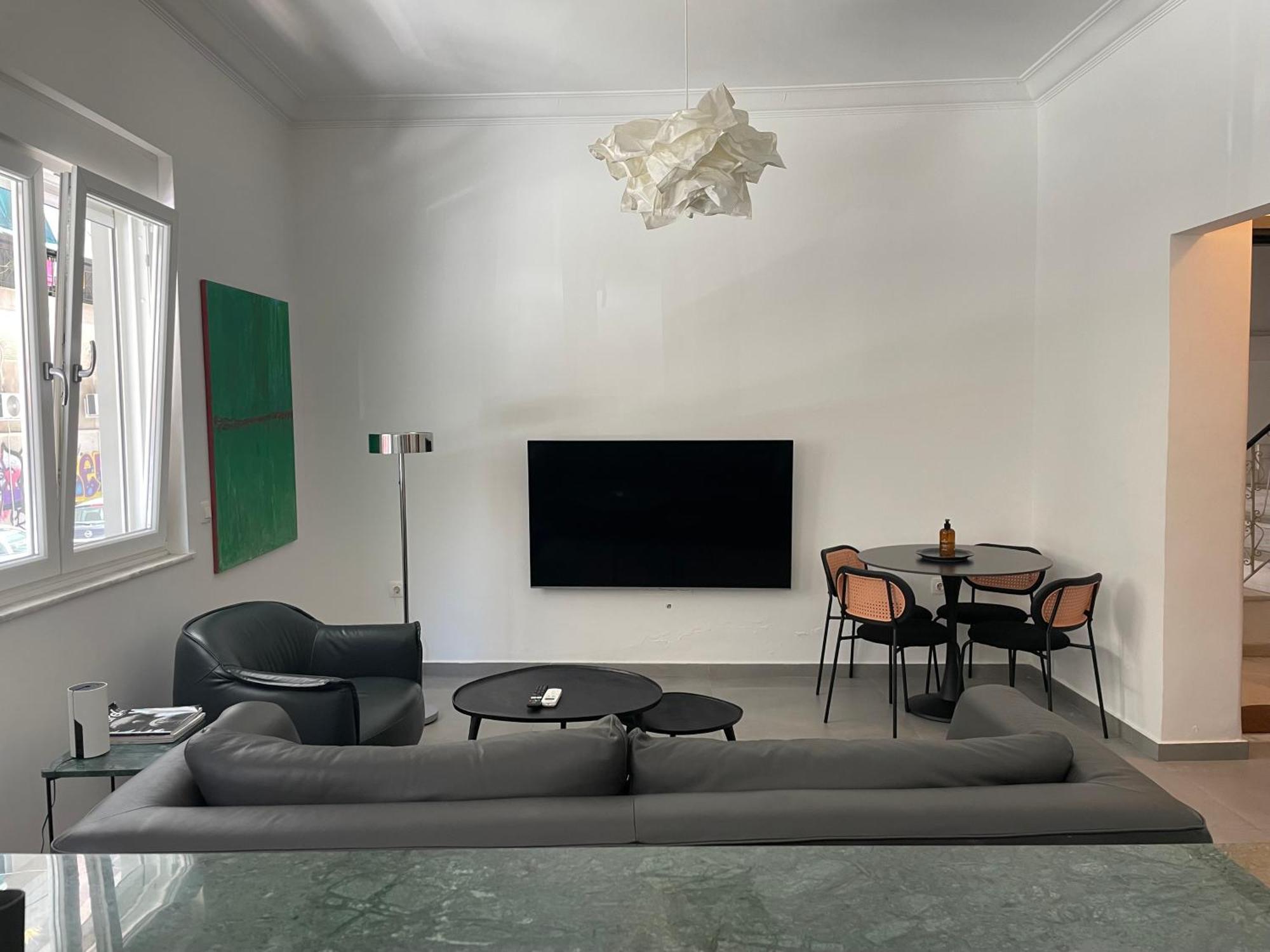 Apartment 3 Bedroom New Modern Flat In The Heart Of *